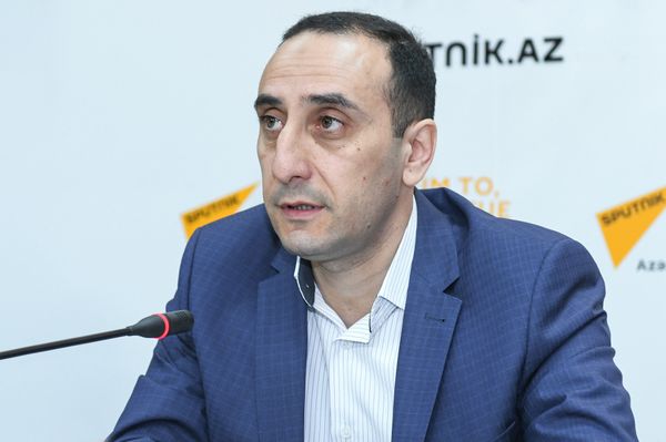 Директор Центра истории Кавказа, старший научный сотрудник Института права и прав человека НАНА Ризван Гусейнов - Sputnik Азербайджан