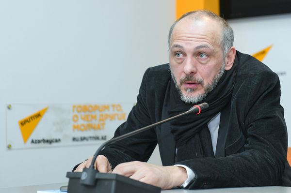 Доцент кафедры режиссуры европейской киноакадемии, сценарист Александр Руснак - Sputnik Азербайджан