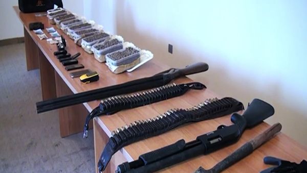 Сотрудники ГТК предотвратили незаконный ввоз крупной партии наркотиков и оружия - Sputnik Азербайджан