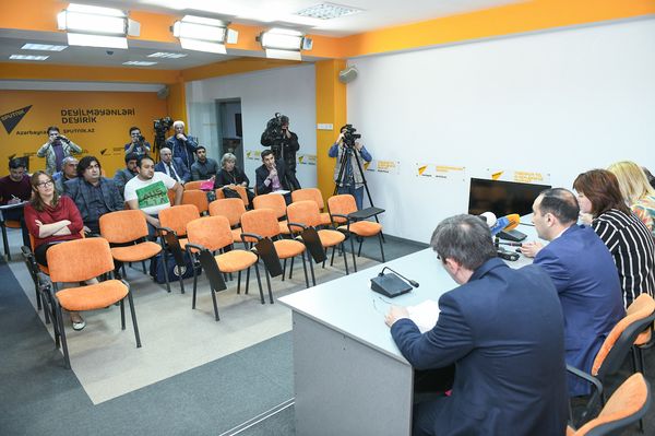 Пресс-конференция недавно созданной Рабочей группы по изучению и популяризации архитектурного, культурного, духовного, этнографического и исторического наследия Азербайджана - Sputnik Азербайджан