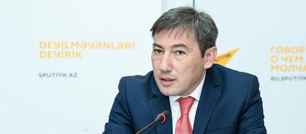 Модератор пресс-конференции, политолог Ильгар Велизаде - Sputnik Азербайджан