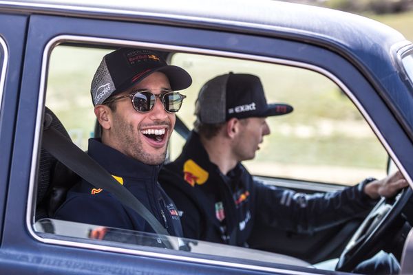 Пилоты команды Aston Martin Red Bull Racing Дэниэль Риккардо и Макс Ферштаппен - Sputnik Азербайджан