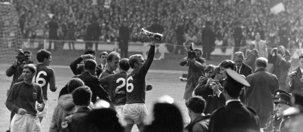 Хозяева Чемпионата мира по футболу 1966, сборная Англии празднуют победу в финале - Sputnik Азербайджан