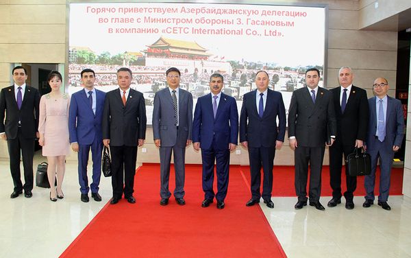 Министр обороны Азербайджана генерал-полковник Закир Гасанов посетил китайскую компанию “CETC International” Министр обороны Азербайджана генерал-полковник Закир Гасанов посетил китайскую компанию “CETC International” - Sputnik Азербайджан