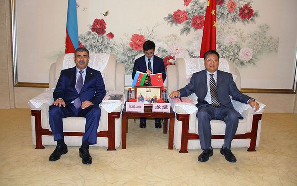Министр обороны Азербайджана генерал-полковник Закир Гасанов посетил китайскую компанию “CETC International” Министр обороны Азербайджана генерал-полковник Закир Гасанов посетил китайскую компанию “CETC International” - Sputnik Азербайджан