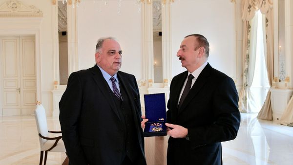 Президент Ильхам Алиев принял президента Всемирного объединения борьбы - Sputnik Азербайджан