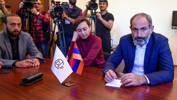 Депутаты оппозиционной фракции Елк в НС (30 апреля 2018). Еревaн - Sputnik Азербайджан