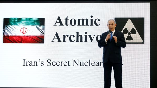 Премьер-министр Израиля Биньямин Нетаньяху вытсупает на пресс-конференции в Министерстве обороны в Тель-Авиве, Израиль, 30 апреля 2018 года - Sputnik Азербайджан