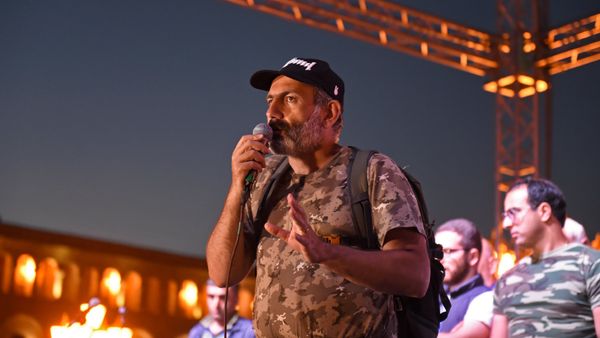 Речь Никола Пашиняна во время митинга на площади Республики (2 мая 2018). Еревaн - Sputnik Азербайджан