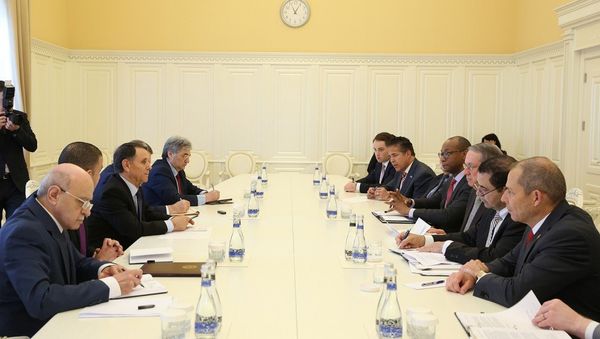 Премьер-министр АР Новруз Мамедов встретился с делегацией Палаты представителей Конгресса США - Sputnik Азербайджан