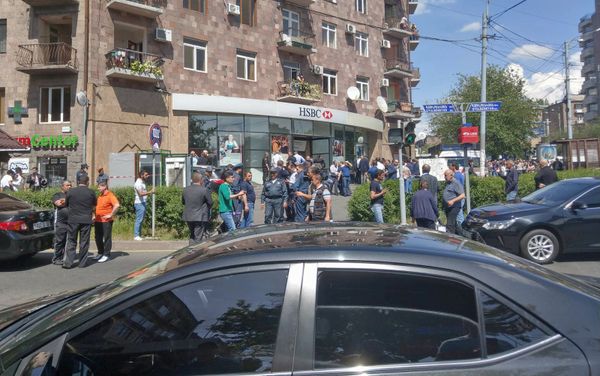 Банк HSBC на проспекте Комитаса (3 мая 2018). Еревaн - Sputnik Азербайджан