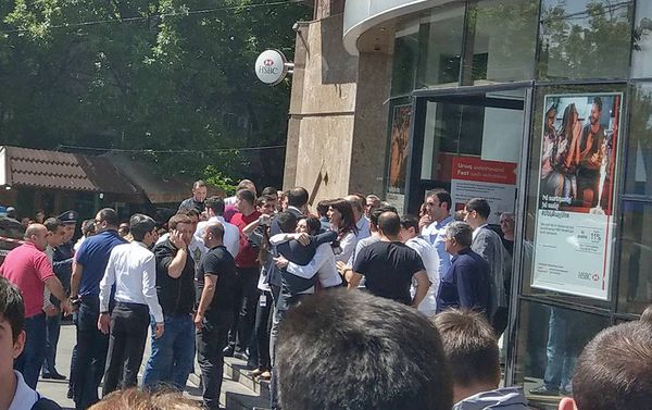 Банк HSBC на проспекте Комитаса (3 мая 2018). Еревaн - Sputnik Азербайджан