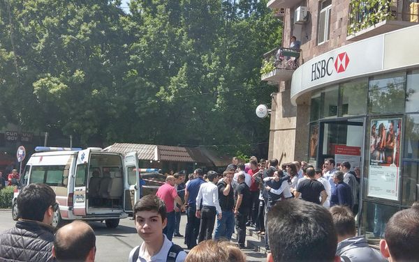 Банк HSBC на проспекте Комитаса (3 мая 2018). Еревaн - Sputnik Азербайджан