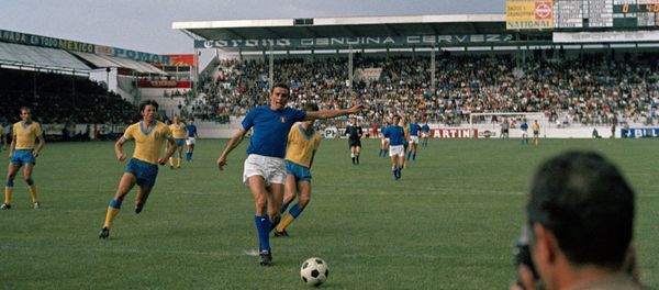 Чемпионат мира по футболу-1970. Матч между сборными Италии и Швеции, Мексика, 3 июня 1970 года - Sputnik Азербайджан