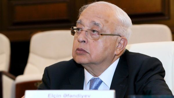 Азербайджанский писатель-драматург Эльчин Эфендиев - Sputnik Азербайджан