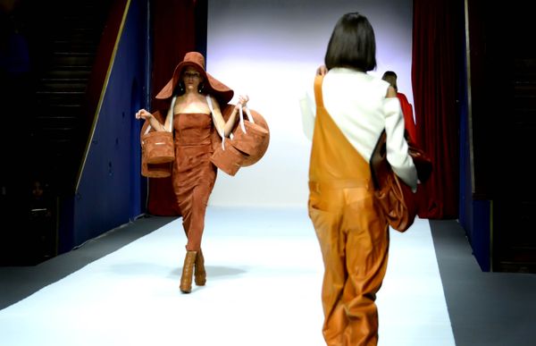 Неделя моды Mercedes-Benz Fashion Week - дизайнер Александр Арутюнов представляет свою коллекцию - Sputnik Азербайджан