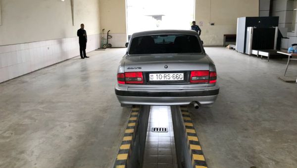 Легковой автомобиль, в котором были обнаружены пакеты с наркотическими средствами - Sputnik Азербайджан