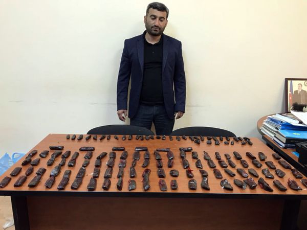 Пакеты с наркотическими средствами, изъятые у гражданина Азербайджана Эльнура Ахадова  - Sputnik Азербайджан