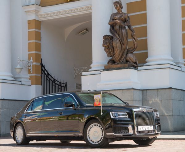 Автомобиль Aurus кортежа президента РФ - Sputnik Азербайджан