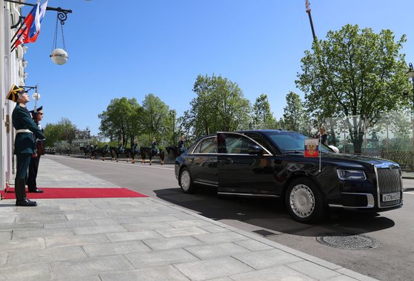 Автомобиль Aurus президента России Владимира Путина - Sputnik Азербайджан
