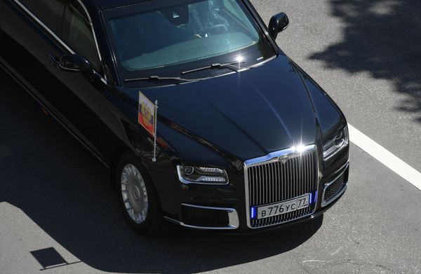 Автомобиль Aurus кортежа президента РФ - Sputnik Азербайджан