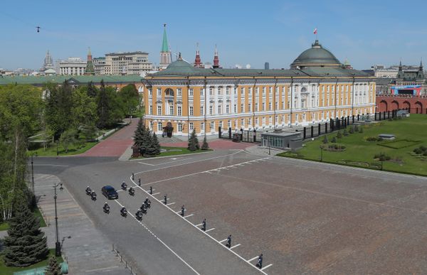 Автомобиль Aurus кортежа президента РФ - Sputnik Азербайджан