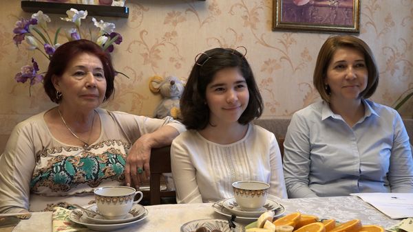 Праздник со слезами на глазах встречает семья Шеметовых-Гусейнзаде - Sputnik Азербайджан