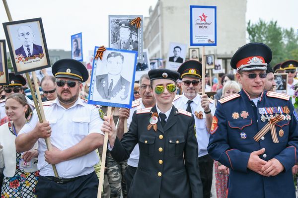 Акция Бессмертный полк по случаю 73 годовщины Дня Победы в Баку - Sputnik Азербайджан