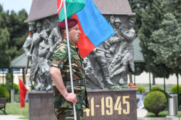 Акция Бессмертный полк по случаю 73 годовщины Дня Победы в Баку - Sputnik Азербайджан