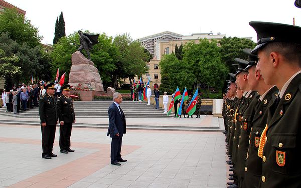 Почтена память соотечественников, погибших во время Великой Отечественной войны Почтена память соотечественников, погибших во время Великой Отечественной войны - Sputnik Азербайджан