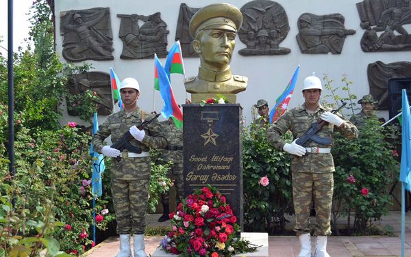В Азербайджанской Армии проводится ряд мероприятий в связи с 73-й годовщиной Победы в Великой Отечественной войне В Азербайджанской Армии проводится ряд мероприятий в связи с 73-й годовщиной Победы в Великой Отечественной войне - Sputnik Азербайджан