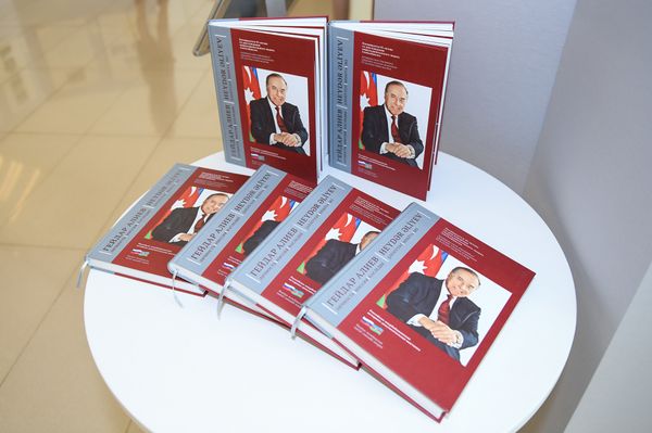 Открытие российско-азербайджанской историко-документальной выставки Гейдар Алиев: Личность, Миссия, Наследие в Центре Гейдара Алиева - Sputnik Азербайджан