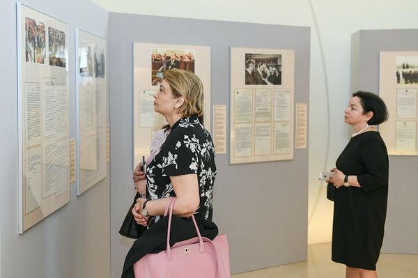 Открытие российско-азербайджанской историко-документальной выставки Гейдар Алиев: Личность, Миссия, Наследие в Центре Гейдара Алиева - Sputnik Азербайджан