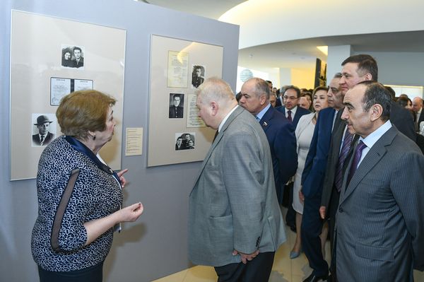 Открытие российско-азербайджанской историко-документальной выставки Гейдар Алиев: Личность, Миссия, Наследие в Центре Гейдара Алиева - Sputnik Азербайджан