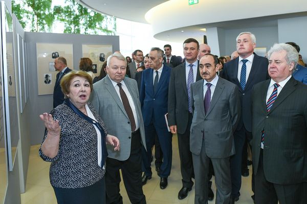 Открытие российско-азербайджанской историко-документальной выставки Гейдар Алиев: Личность, Миссия, Наследие в Центре Гейдара Алиева - Sputnik Азербайджан