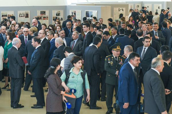 Открытие российско-азербайджанской историко-документальной выставки Гейдар Алиев: Личность, Миссия, Наследие в Центре Гейдара Алиева - Sputnik Азербайджан