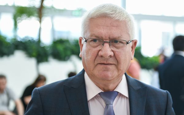 Руководитель Российского информационно-культурного центра в Баку (РИКЦ) Валентин Денисов - Sputnik Азербайджан