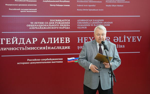 Начальник Управления Президента РФ по межрегиональным и культурным связям с зарубежными странами Владимир Чернов - Sputnik Азербайджан