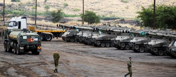 Артиллерия ВС Израиля на Голанских высотах, 9 мая 2018 года - Sputnik Азербайджан