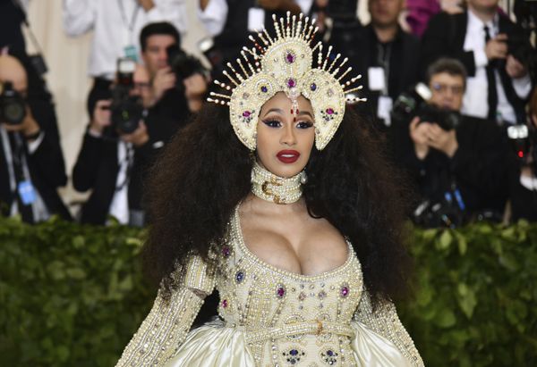Американская певица Cardi B на бале мира модной индустрии Met Gala 2018 в Нью-Йорке - Sputnik Азербайджан