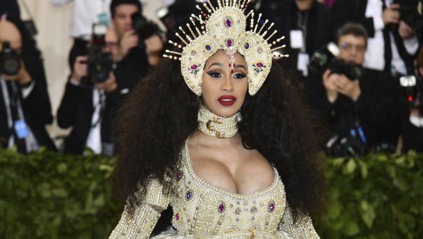 Американская певица Cardi B на бале мира модной индустрии Met Gala 2018 в Нью-Йорке - Sputnik Азербайджан