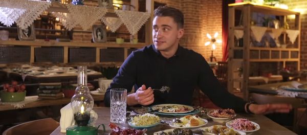 Выпуск травел-шоу Еда, я люблю тебя! на телеканале Пятница, посвященный Баку - Sputnik Азербайджан