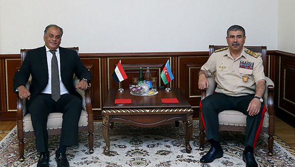 Министр обороны Азербайджана встретился с послом Египта - Sputnik Азербайджан