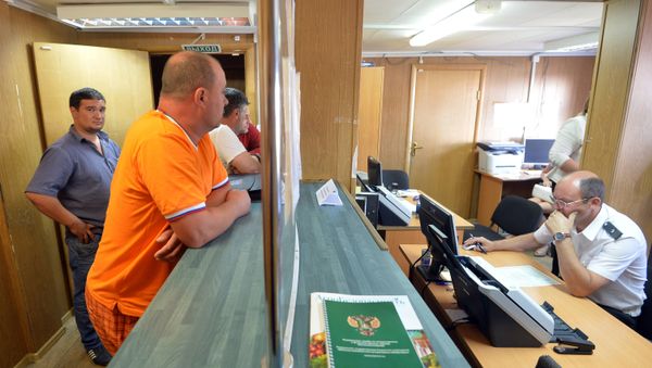 Уничтожение санкционной продукции - Sputnik Азербайджан