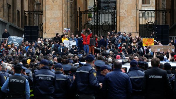 Акции протеста в Тбилиси, Грузия, 12 мая 2018 года - Sputnik Азербайджан