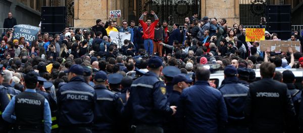 Акции протеста в Тбилиси, Грузия, 12 мая 2018 года - Sputnik Азербайджан