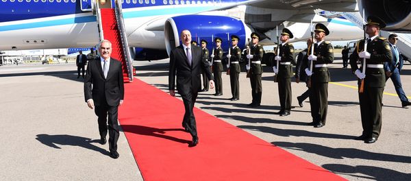 Президент Азербайджана Ильхам Алиев прибыл в Нахчыванскую Автономную Республику - Sputnik Азербайджан