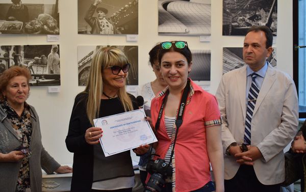 В галерее Nur Art House прошло открытие выставки Азербайджан глазами фотографов Грузии. Я полюбил Азербайджан - Sputnik Азербайджан