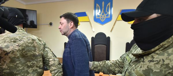 Арестованный  Кирилл Вышинский после суда в Херсоне - Sputnik Азербайджан