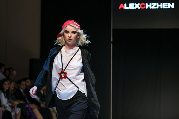 Показ модных коллекций седьмого сезона Azerbaijan Fashion Week - Sputnik Азербайджан
